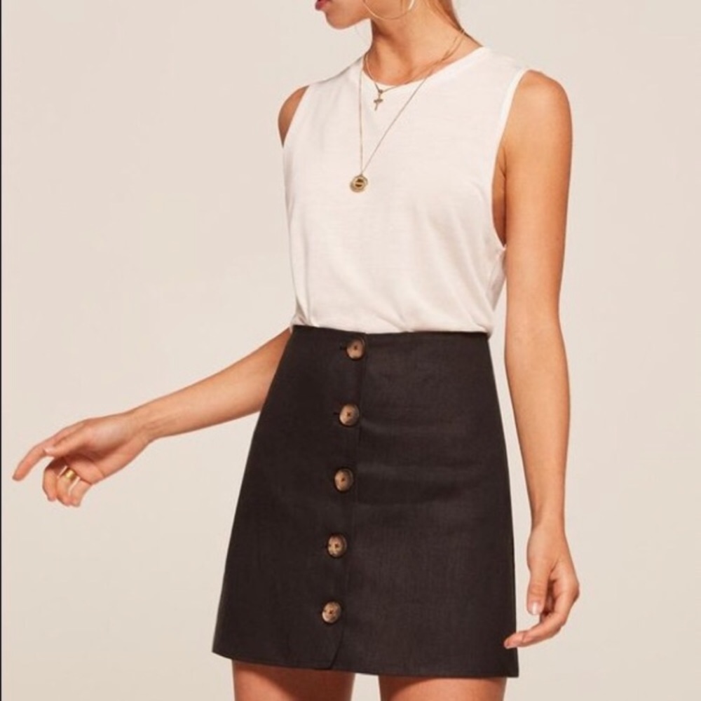 Reformation linen miniskirt w wooden buttons